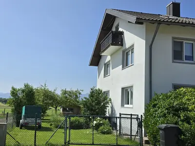 Balkon mit Blick auf die Berge.