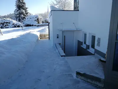 Eingangsbereich außen Winter