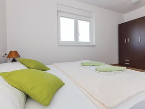 23733779-Ferienwohnung-6-Ciovo-300x225-3