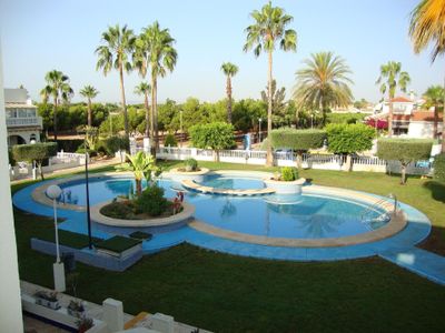 Poollandschaft vom Balkon aus