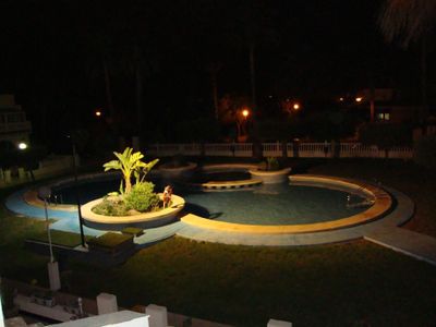 Pool bei Nacht