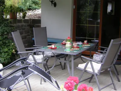 Terrasse. Auf der Terrasse vor dem Wohnraum