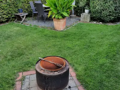 Grill- und Feuerstelle im Vordergarten