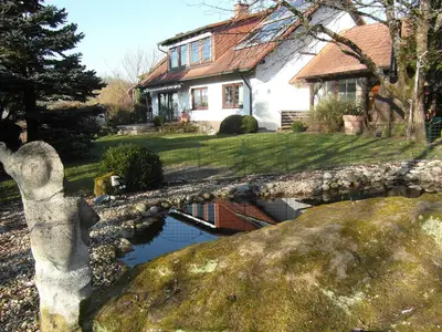 Garten mit Blick zum Haus