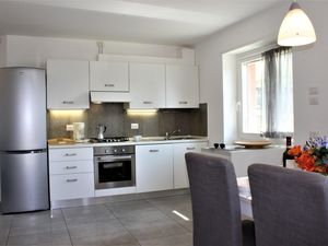 23883832-Ferienwohnung-4-Colico-300x225-4