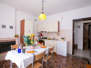 22080755-Ferienwohnung-4-Colonno-300x225-4