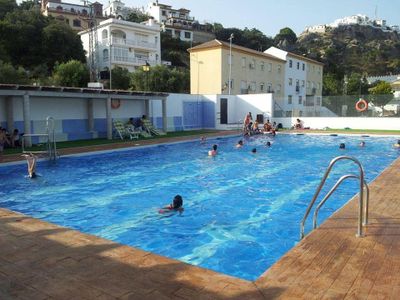 Schwimmbad, ca. 70 Meter von der Wohnung entfernt.