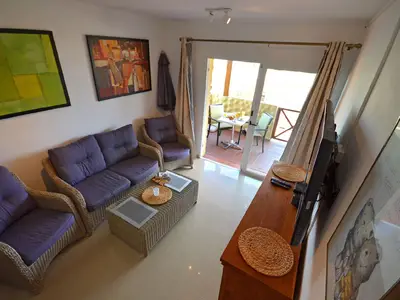 Wohnzimmer mit Ausgang auf die Terrasse