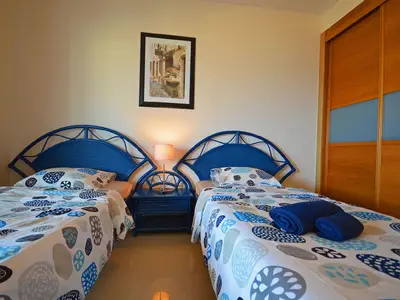 Schlafbereich. Schlafzimmer nr 1 mit 2 Einzelbetten