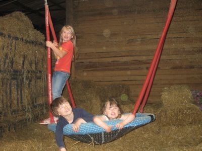 Ferienhof Arlold Spielbereich Indoorschaukel