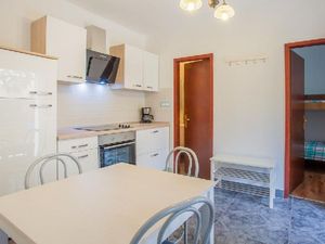 19286436-Ferienwohnung-0-Cres-300x225-3