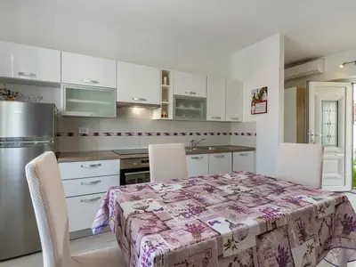 Ferienwohnung für 2 Personen (30 m²) in Cres 7/10