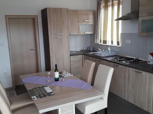 23932285-Ferienwohnung-4-Cres-300x225-3