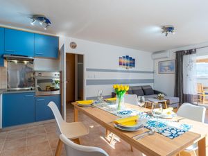 23691490-Ferienwohnung-4-Cres-300x225-3