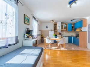 23691490-Ferienwohnung-4-Cres-300x225-5