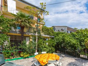 23781174-Ferienwohnung-4-Crikvenica-300x225-0