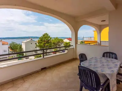 Ferienwohnung für 9 Personen (95 m²) in Crikvenica 1/10