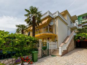 684343-Ferienwohnung-4-Crikvenica-300x225-0