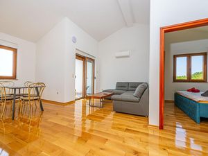 23976036-Ferienwohnung-5-Crikvenica-300x225-5