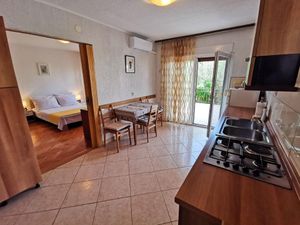 23658102-Ferienwohnung-2-Crikvenica-300x225-3