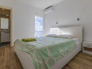 22309057-Ferienwohnung-6-Crikvenica-300x225-2