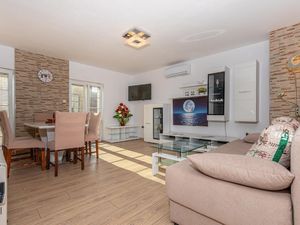 22669049-Ferienwohnung-6-Crikvenica-300x225-2