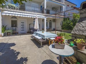 701749-Ferienwohnung-8-Crikvenica-300x225-2