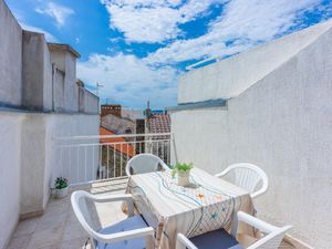 696238-Ferienwohnung-4-Crikvenica-300x225-4