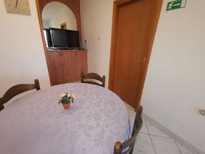 22807793-Ferienwohnung-4-Crikvenica-300x225-5