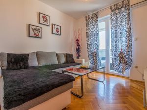 22808533-Ferienwohnung-4-Crikvenica-300x225-4