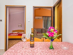 23768845-Ferienwohnung-5-Crikvenica-300x225-3