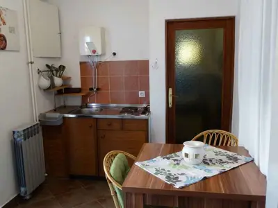 Ferienwohnung für 3 Personen (35 m²) in Crikvenica 1/10