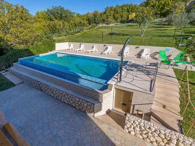 Ferienwohnung für 8 Personen (130 m²) in Crikvenica 1/10