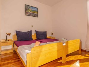 23770300-Ferienwohnung-8-Crikvenica-300x225-5