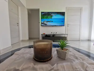 Smart TV, Netflix, Satellite