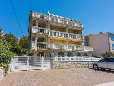 Ferienwohnung für 3 Personen (39 m²) in Crikvenica 1/10