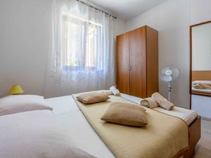 23958650-Ferienwohnung-2-Crikvenica-300x225-4