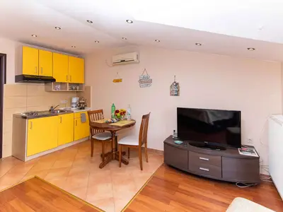 Ferienwohnung für 2 Personen (37 m²) in Crikvenica 4/10