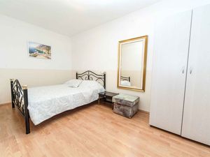 23958711-Ferienwohnung-4-Crikvenica-300x225-4