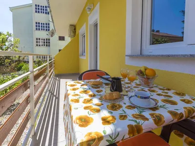 Ferienwohnung für 2 Personen (38 m²) in Crikvenica 1/10