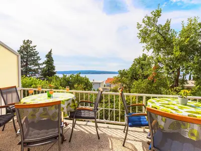 Ferienwohnung für 8 Personen (105 m²) in Crikvenica 1/10