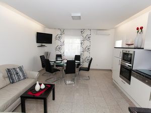 23046787-Ferienwohnung-4-Crikvenica-300x225-3