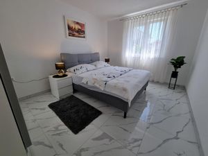 23450175-Ferienwohnung-4-Crikvenica-300x225-5