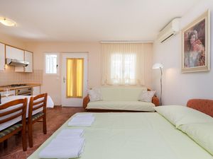 18700267-Ferienwohnung-3-Crikvenica-300x225-4