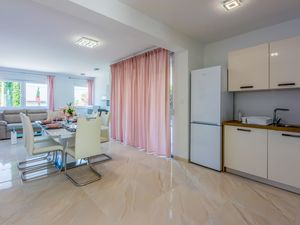 23941785-Ferienwohnung-8-Crikvenica-300x225-1