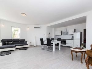 19289932-Ferienwohnung-0-Crikvenica-300x225-5