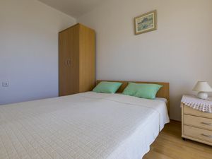 7860282-Ferienwohnung-4-Crikvenica-300x225-4