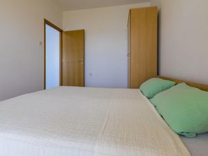 7860282-Ferienwohnung-4-Crikvenica-300x225-5