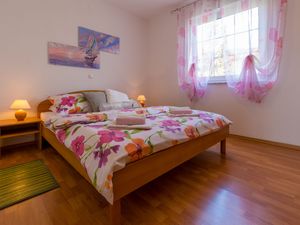 23941323-Ferienwohnung-4-Crikvenica-300x225-5