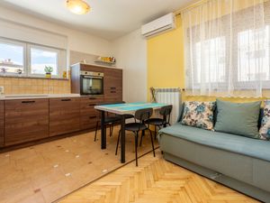 23941334-Ferienwohnung-5-Crikvenica-300x225-0